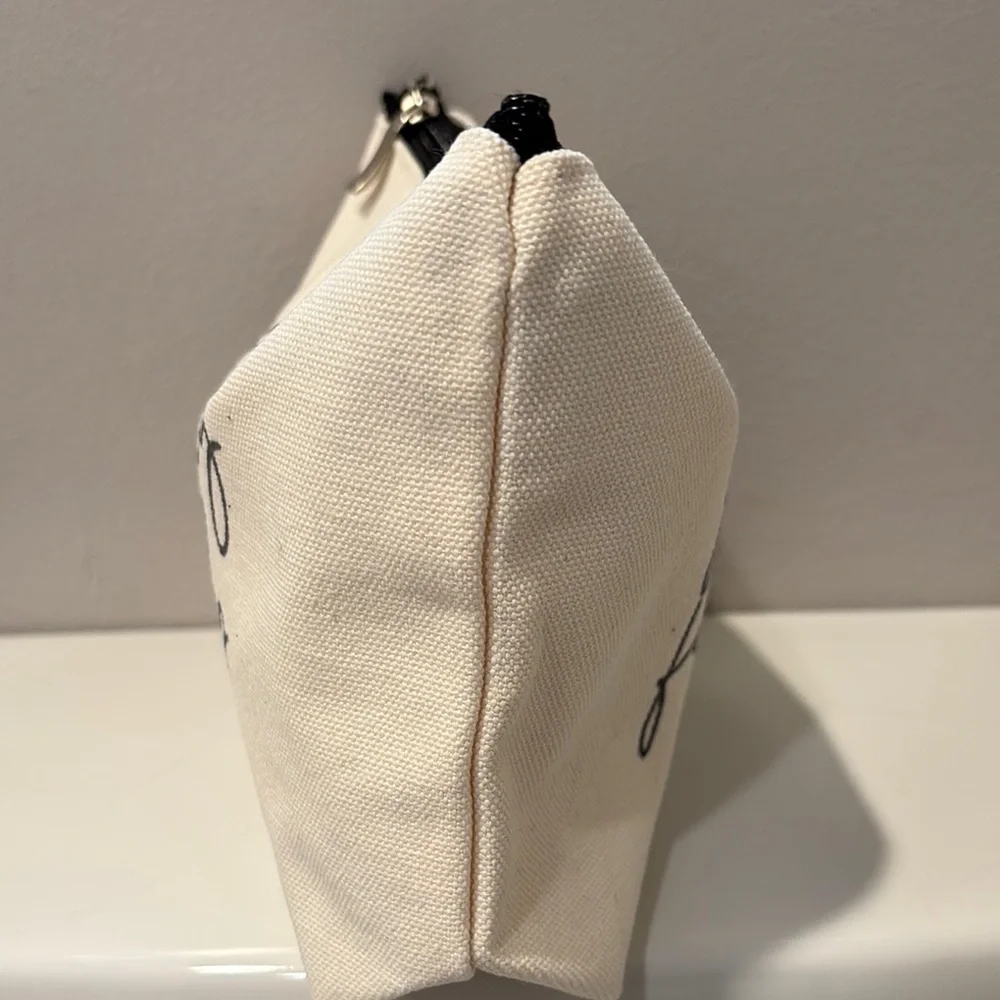 NEW fiancé make up pouch